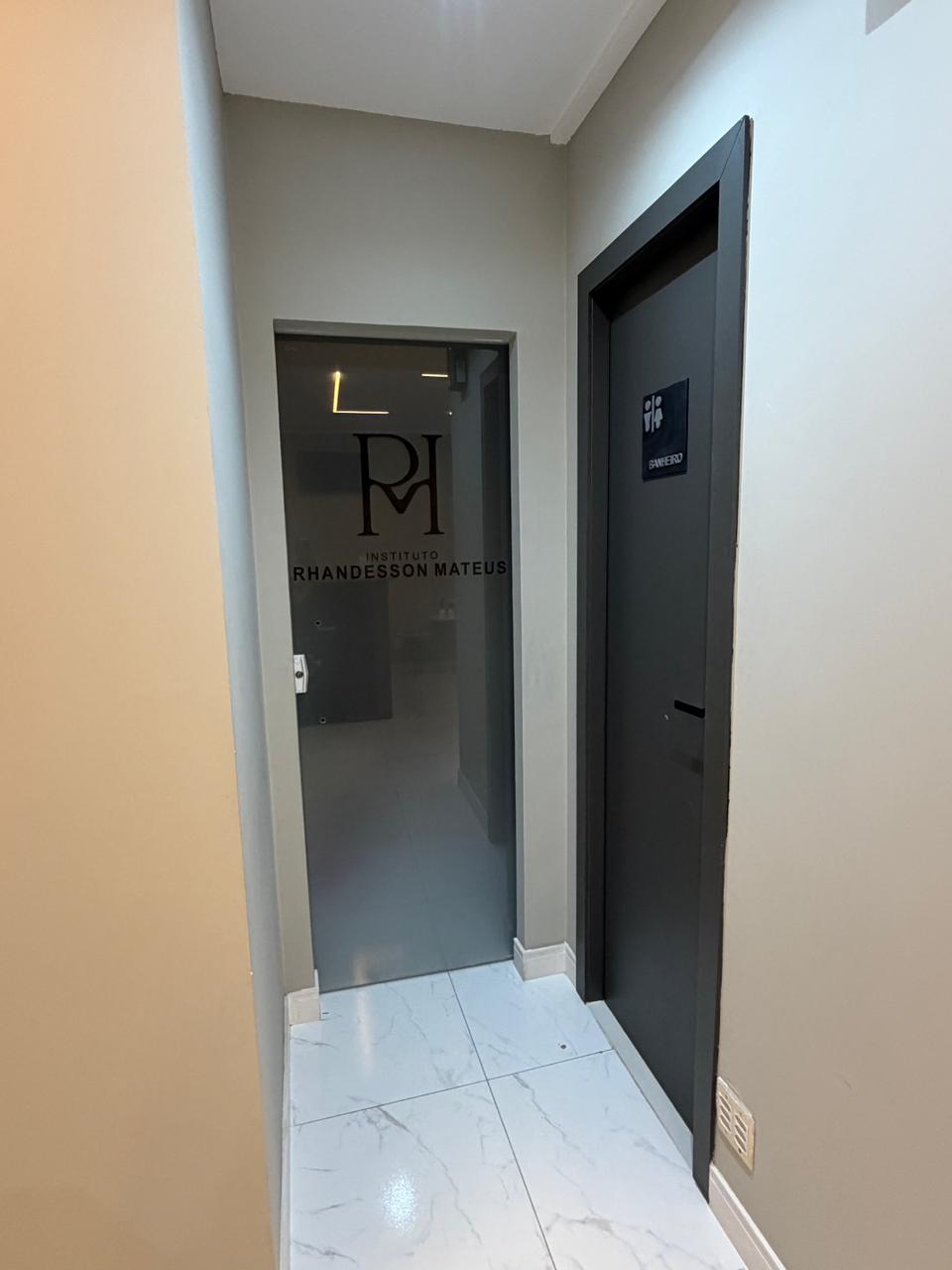 Corredor interno da clínica